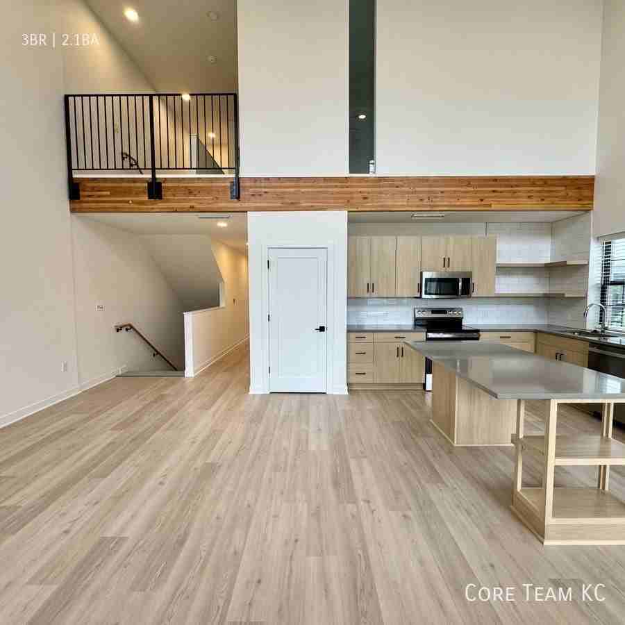 2913 N Oak Trfy #3003 - Photo 3 of 16