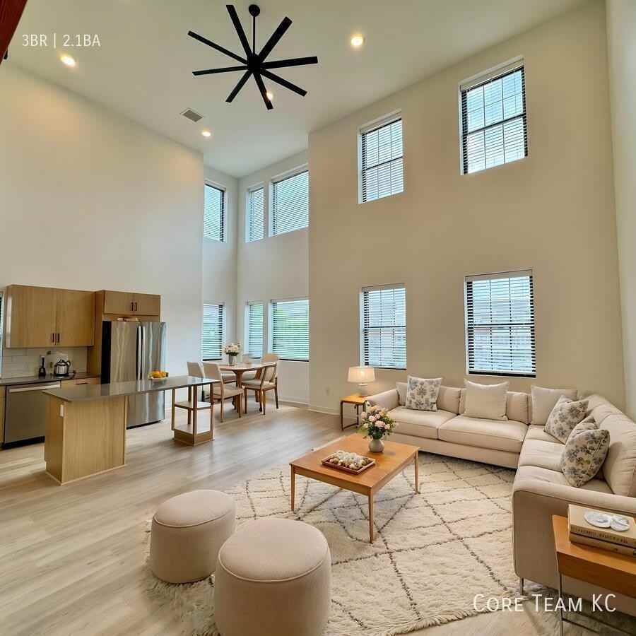 2913 N Oak Trfy #3003 - Photo 4 of 16