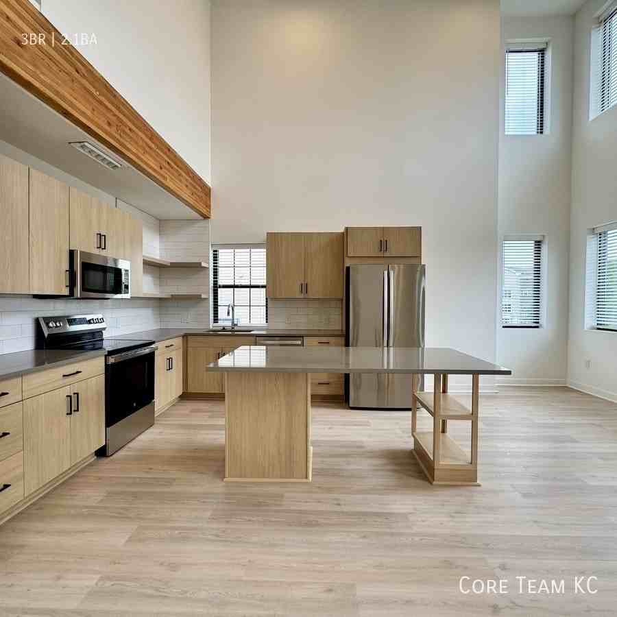 2913 N Oak Trfy #3003 - Photo 5 of 16