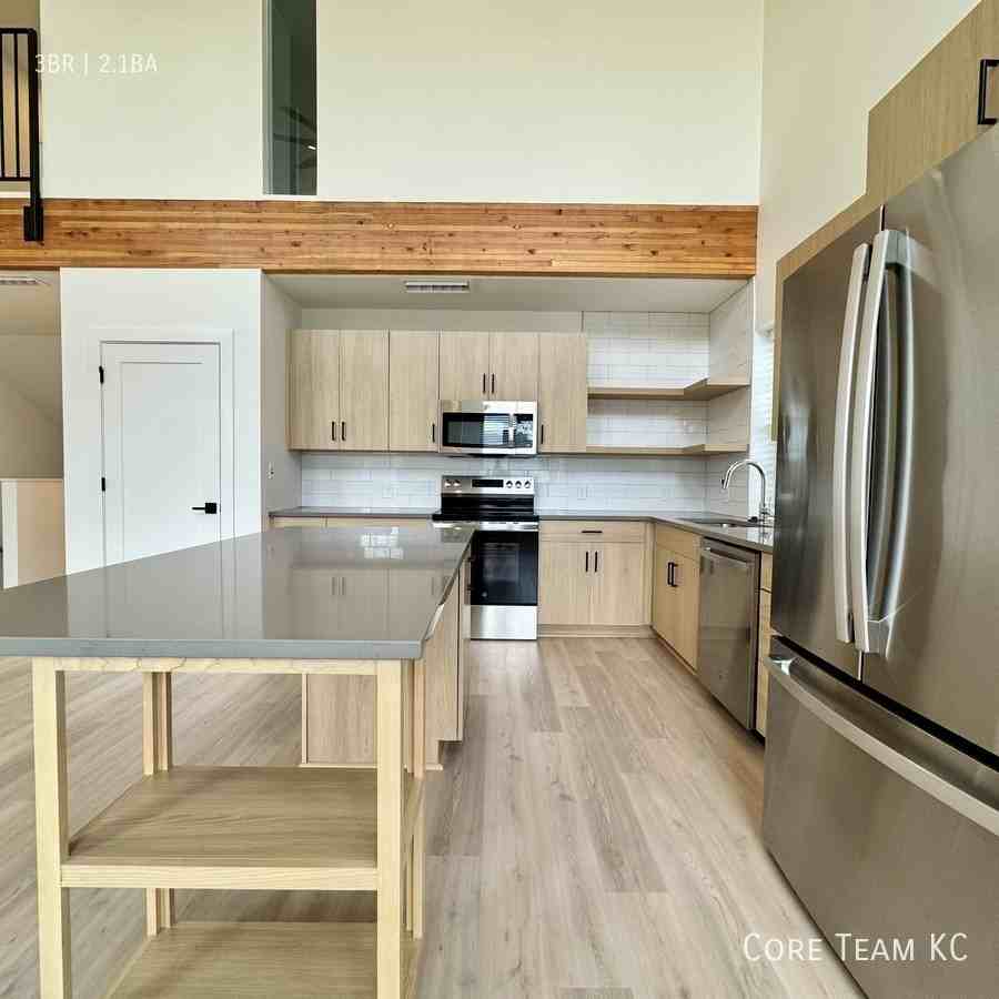 2913 N Oak Trfy #3003 - Photo 7 of 16