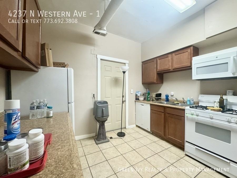 4237 N Western Ave #1 - Photo 5 of 17