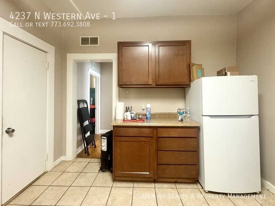 4237 N Western Ave #1 - Photo 6 of 17