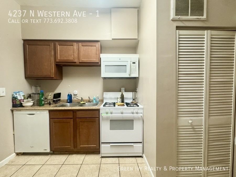 4237 N Western Ave #1 - Photo 7 of 17