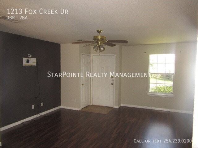 1213 Fox Creek Dr - Photo 2 of 13