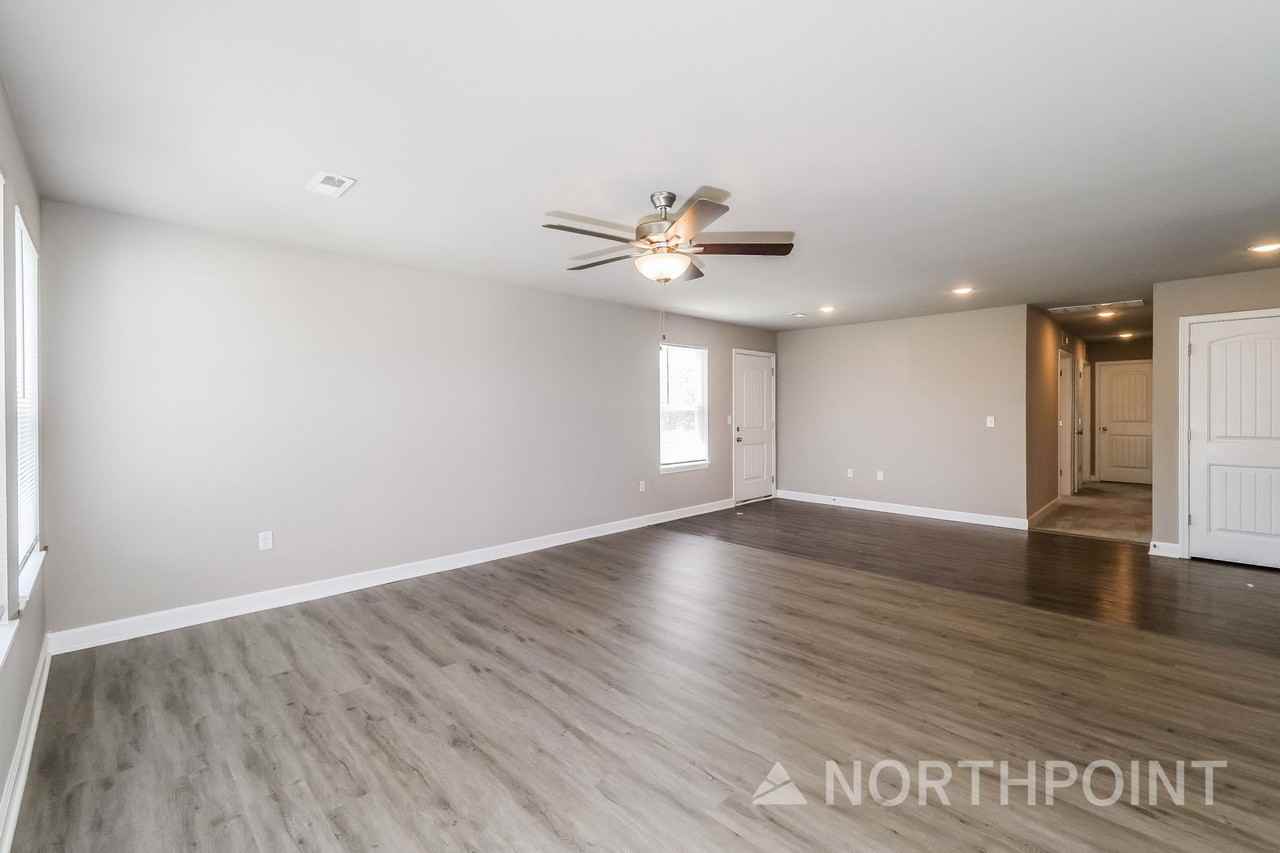 8119 Sw 3rd St - Photo 3 of 17