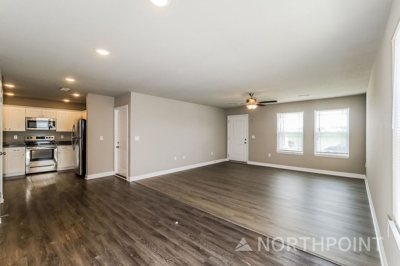 8119 Sw 3rd St - Photo 4 of 17