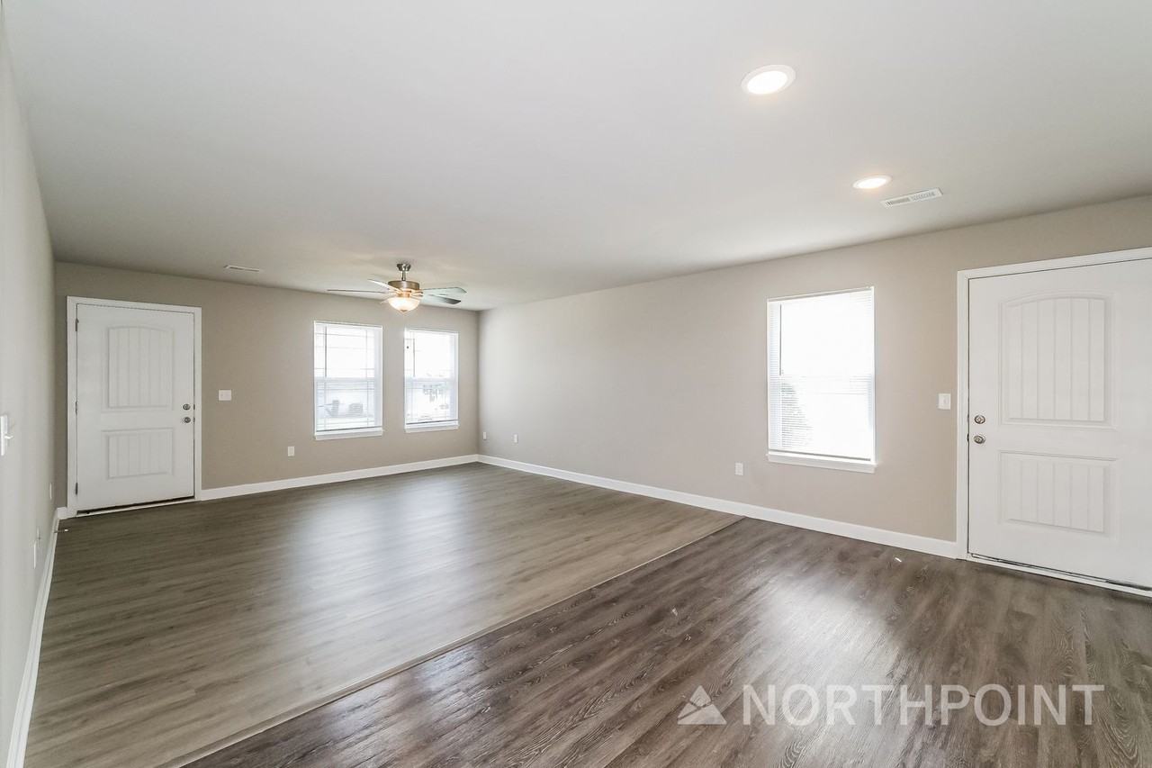 8119 Sw 3rd St - Photo 5 of 17