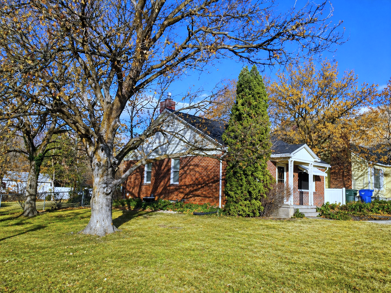 1304 Kershaw St - Photo 2 of 25