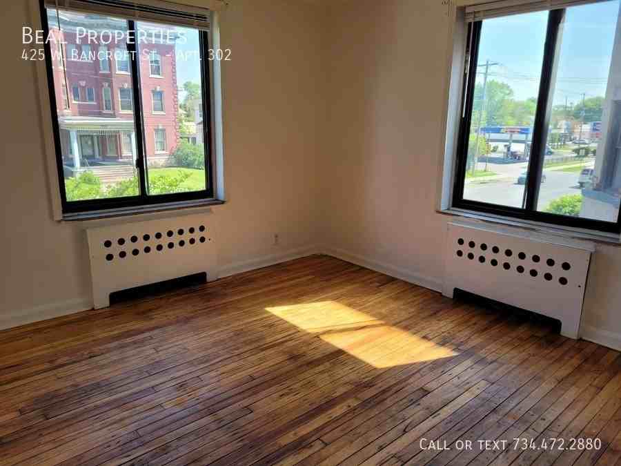 425 W Bancroft St #302 - Photo 2 of 9