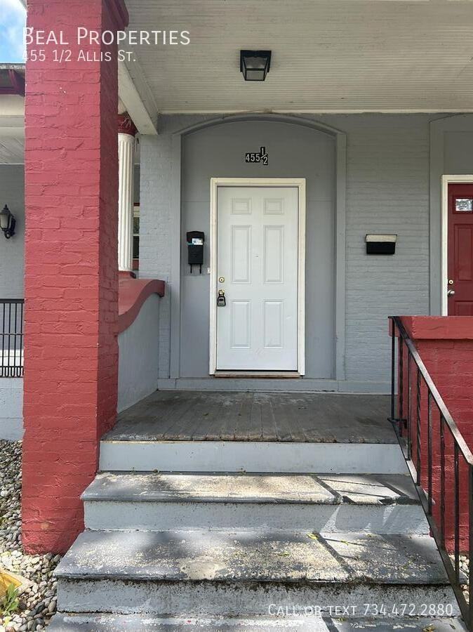 455 1/2 Allis St - Photo 2 of 16