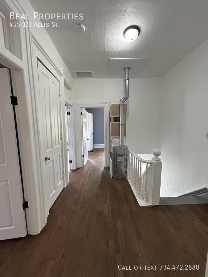 455 1/2 Allis St - Photo 4 of 16