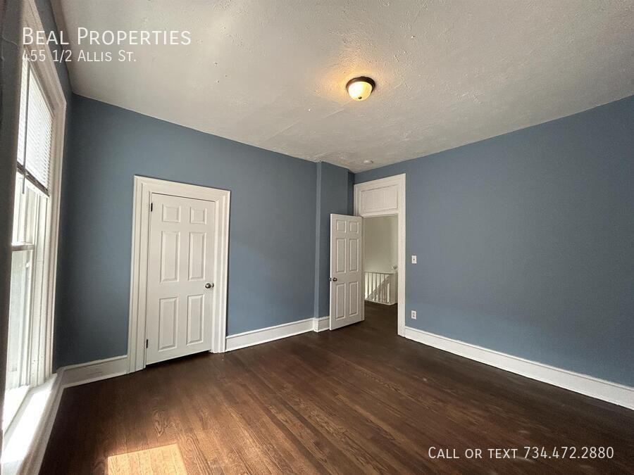 455 1/2 Allis St - Photo 6 of 16