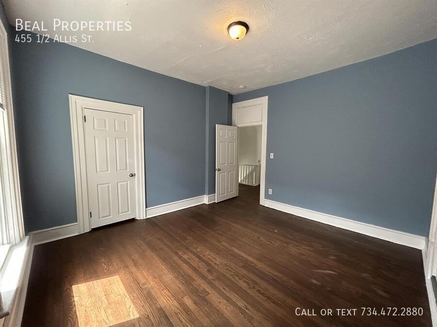 455 1/2 Allis St - Photo 7 of 16