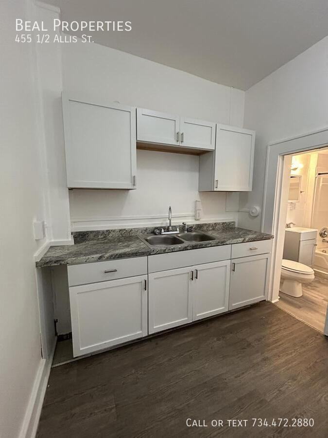 455 1/2 Allis St - Photo 7 of 14