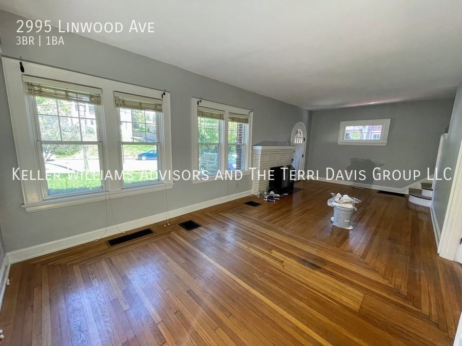 2995 Linwood Ave - Photo 3 of 10