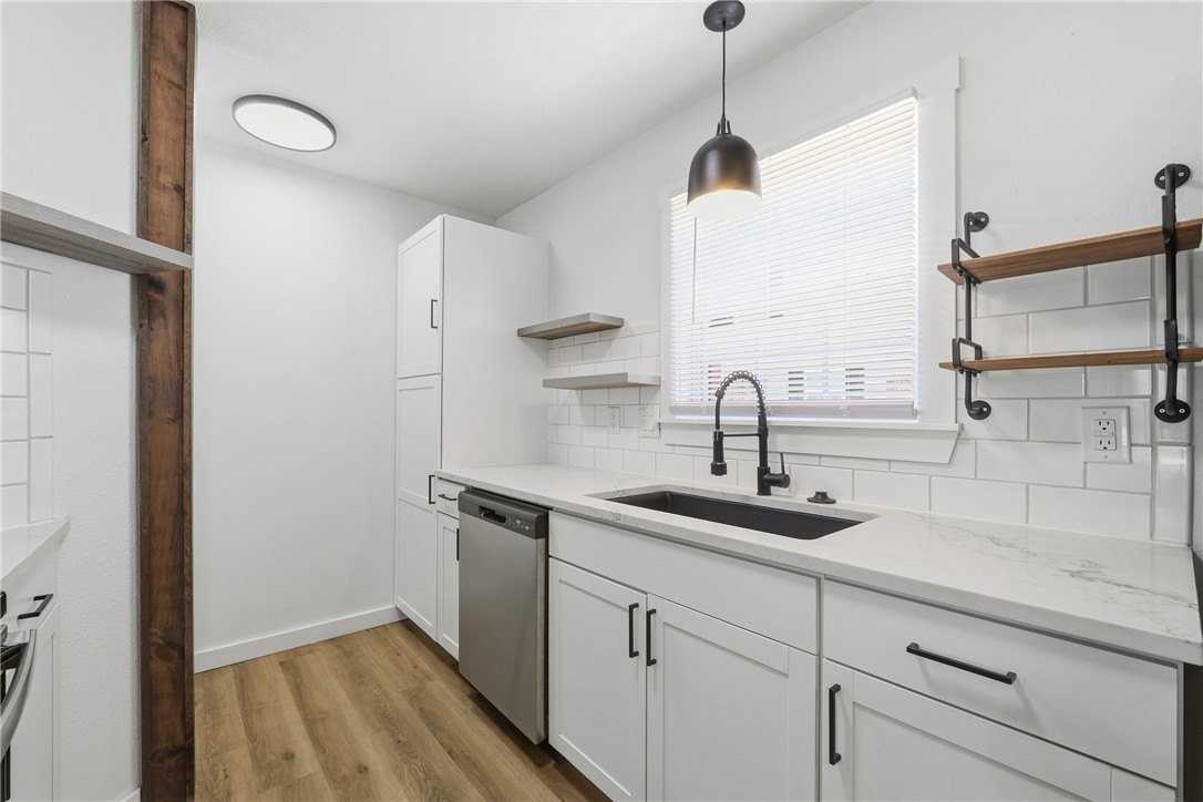 2300 Se Jayel Ter #3 - Photo 7 of 28