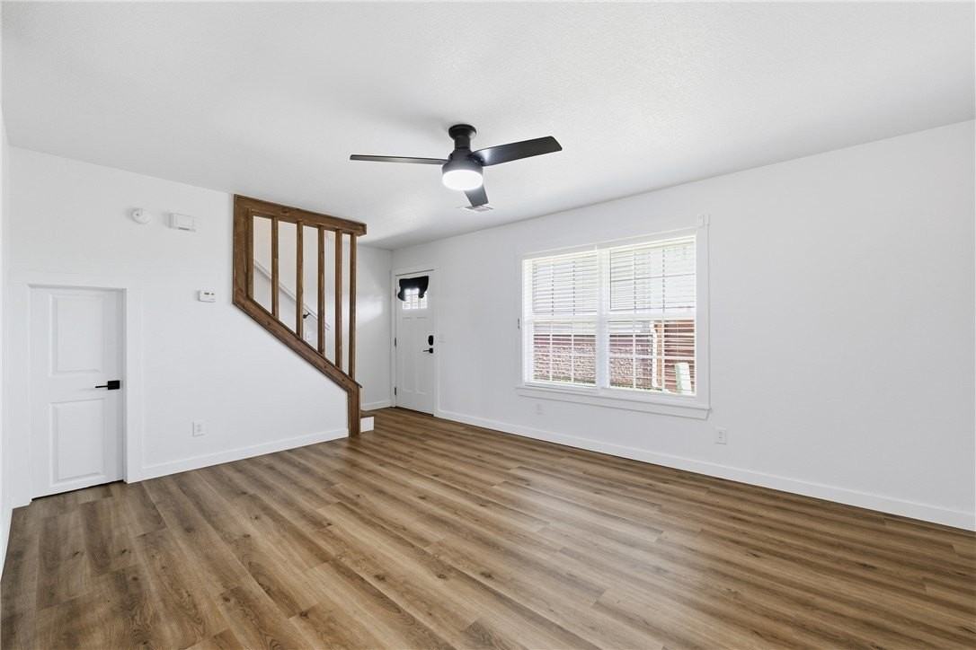 2404 Se Jayel Ter #3 - Photo 3 of 33