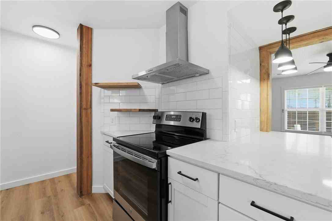 2404 Se Jayel Ter #3 - Photo 5 of 33