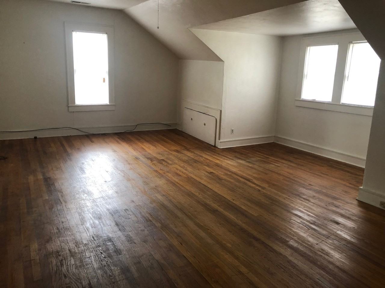 106 N Houston St - Photo 3 of 7