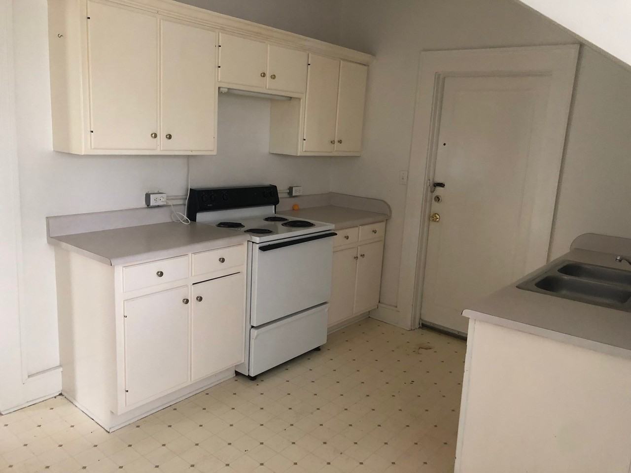106 N Houston St - Photo 5 of 7