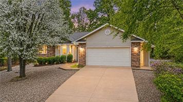 featured image of 11 Blakeney Ln