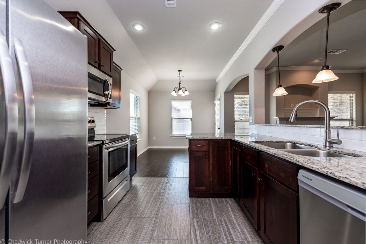 1001 Gardenia St - Photo 6 of 17