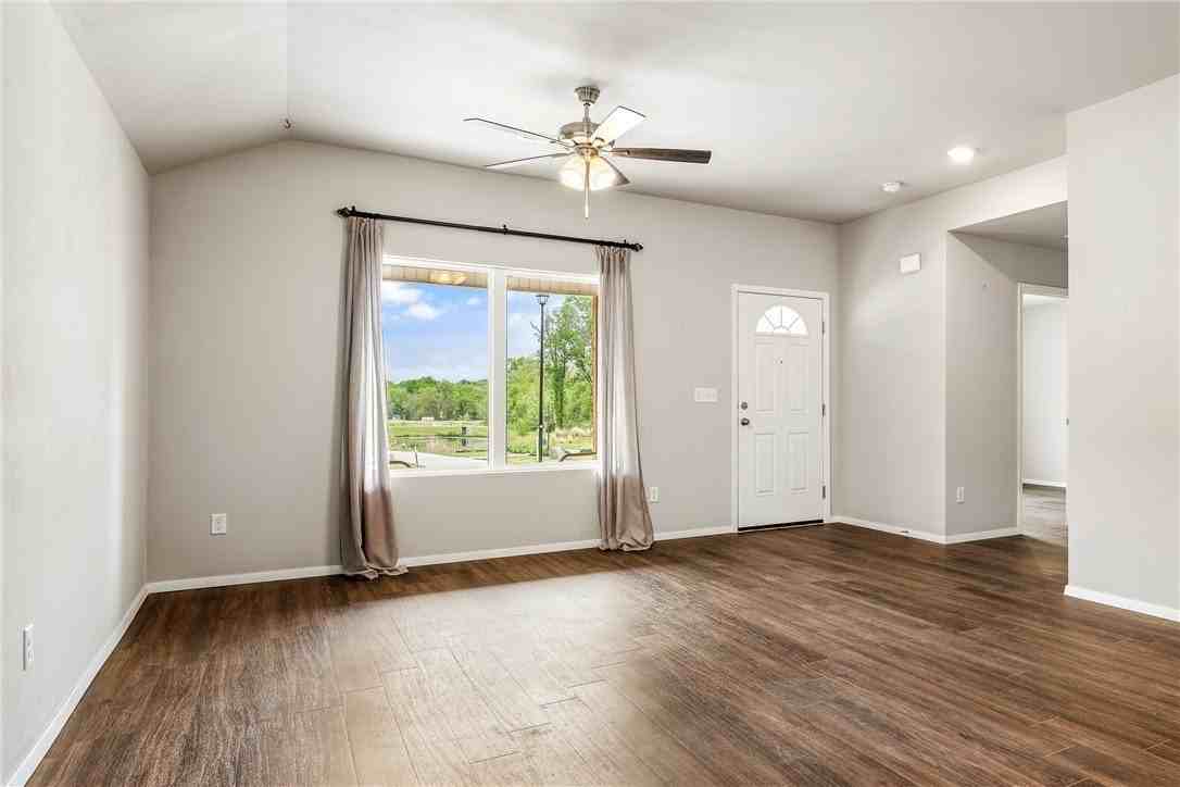 2349 E Buffalo Bnd - Photo 3 of 37