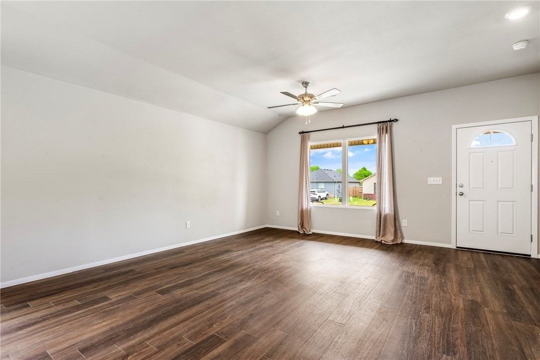 2349 E Buffalo Bnd - Photo 5 of 37