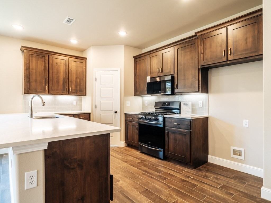2101 Wildflower Dr - Photo 3 of 18