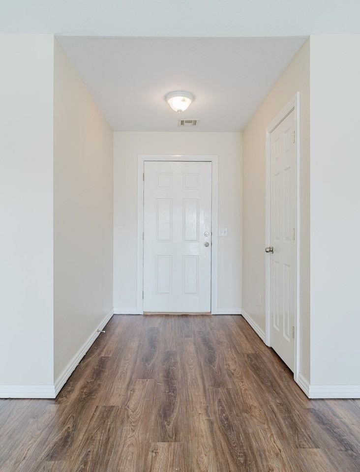 1105 Sw Cabriolet St - Photo 3 of 27
