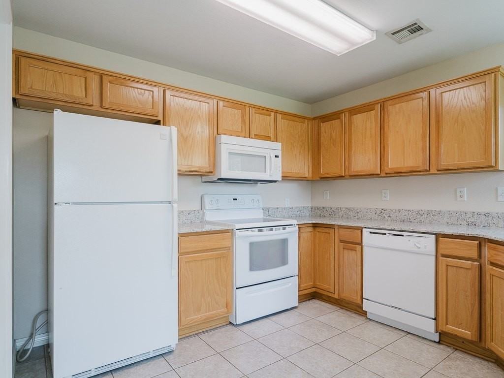1105 Sw Cabriolet St - Photo 6 of 27