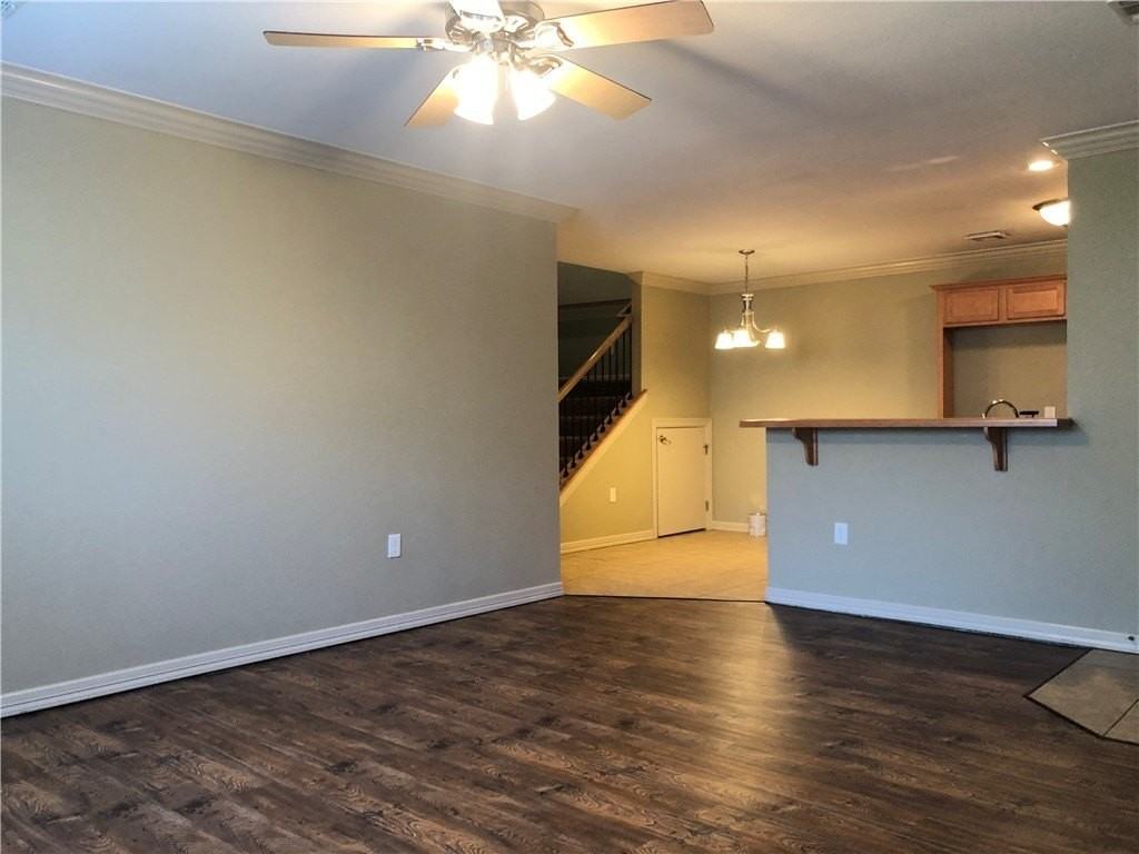 10 S Woodsprings Dr - Photo 5 of 11