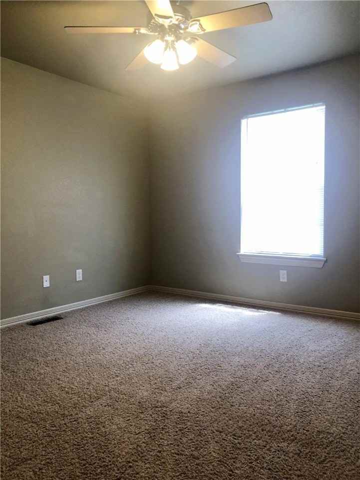 10 S Woodsprings Dr - Photo 6 of 11