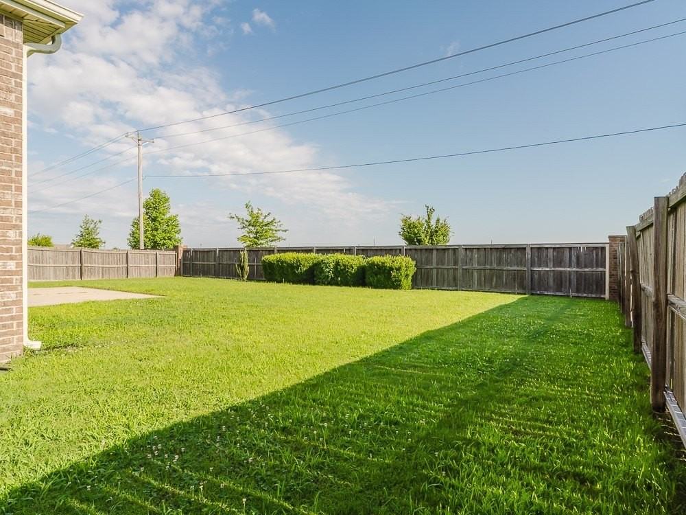1500 Sw Wisteria Ave - Photo 3 of 37