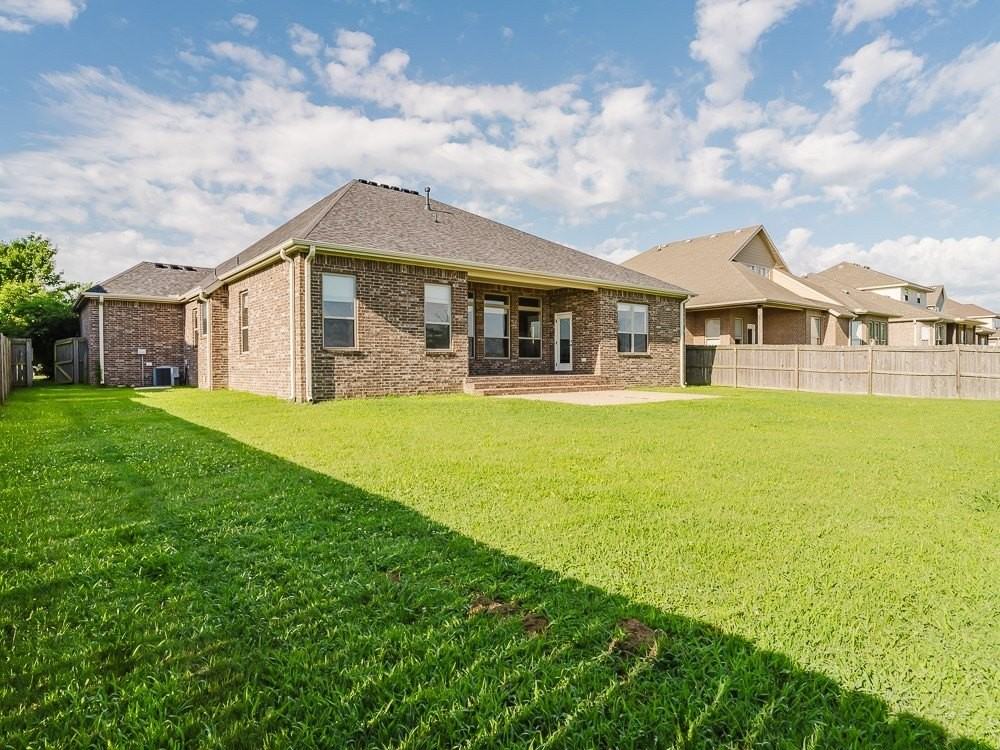 1500 Sw Wisteria Ave - Photo 4 of 37