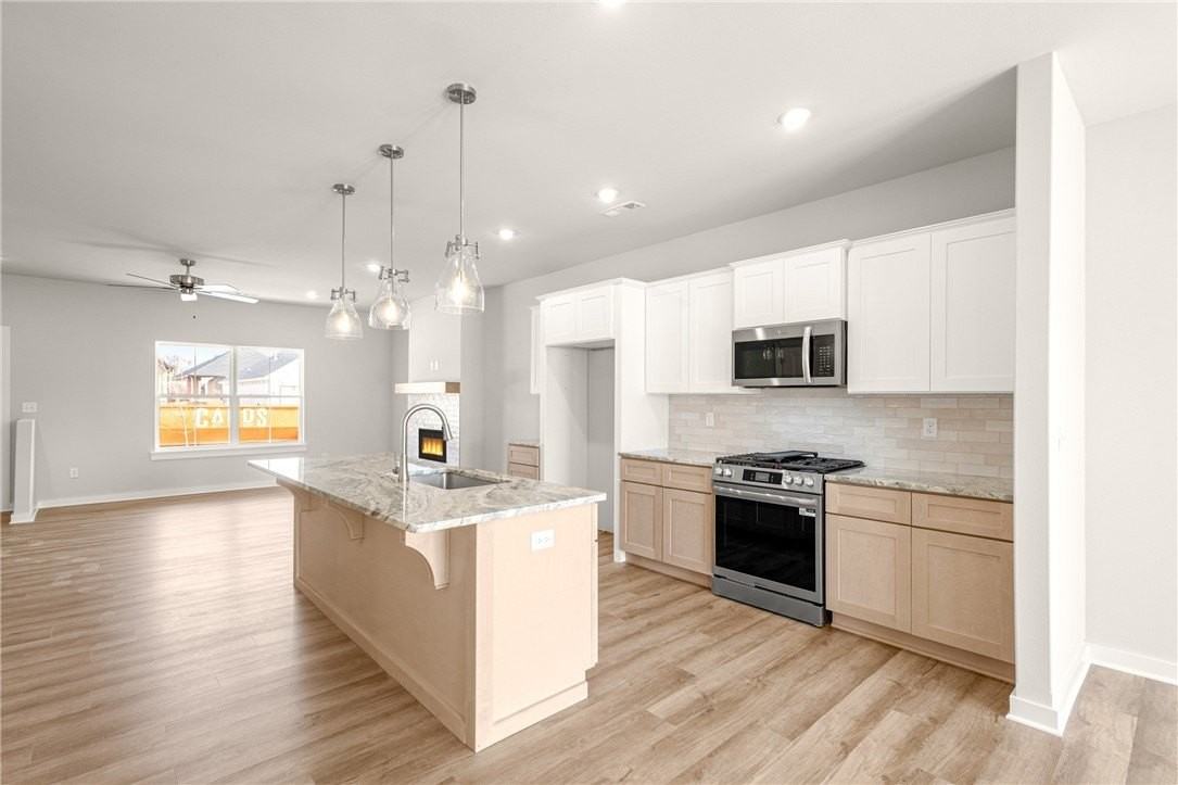 2302 N Presley St - Photo 4 of 31