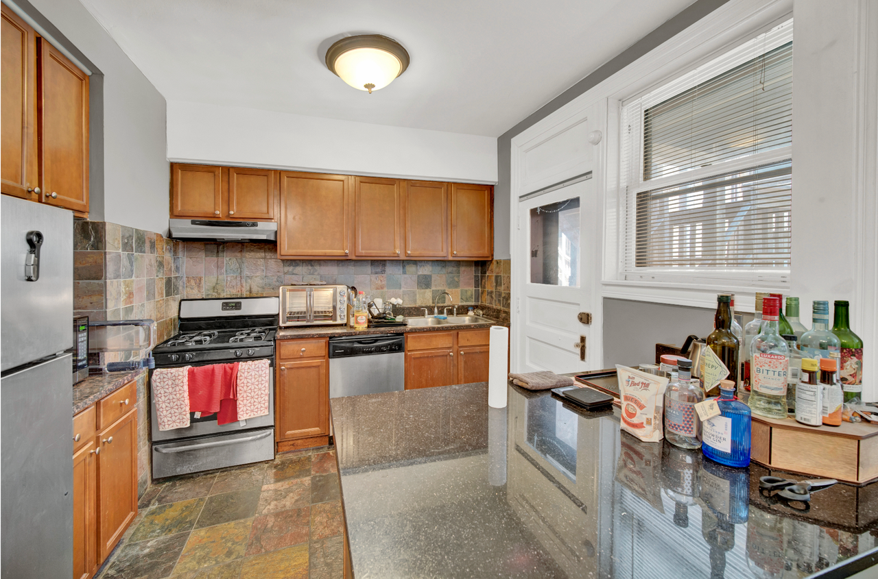 Pine Grove and Cornelia Lakeview Apartments - Photo 6 of 36