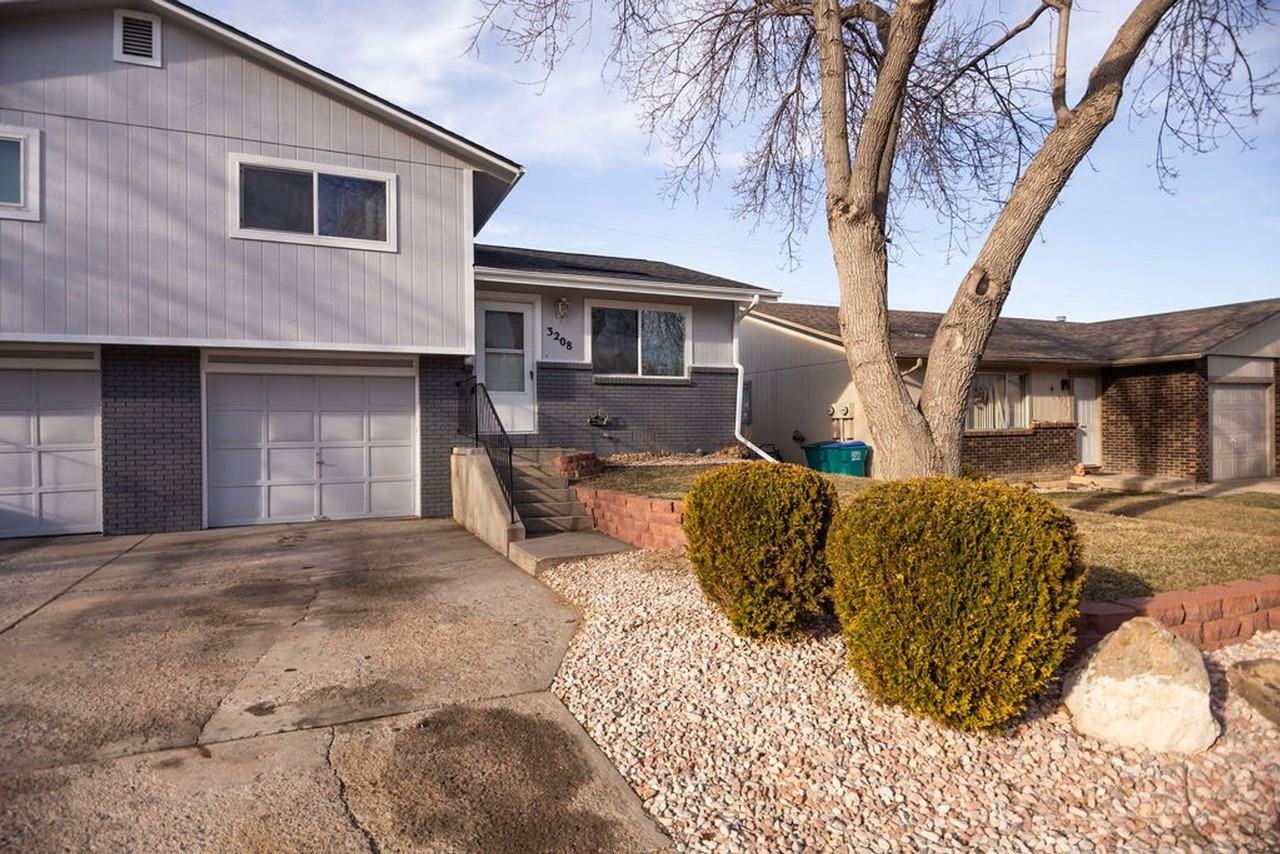 3208 Spruce Dr - Photo 3 of 25