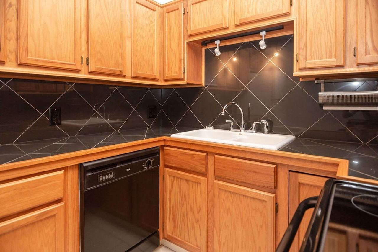 3208 Spruce Dr - Photo 6 of 25