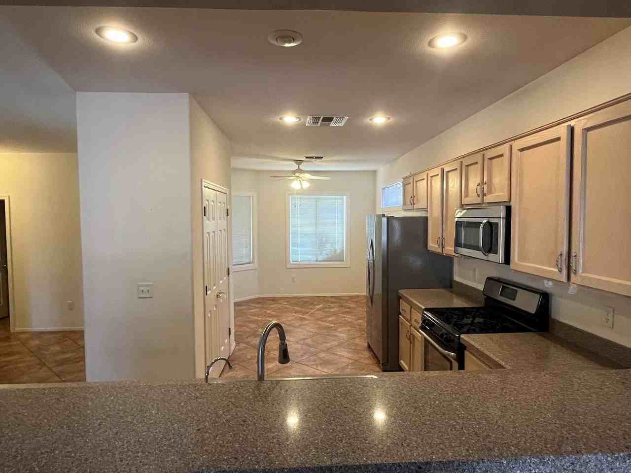 3034 Seaford Peak Dr - Photo 6 of 45