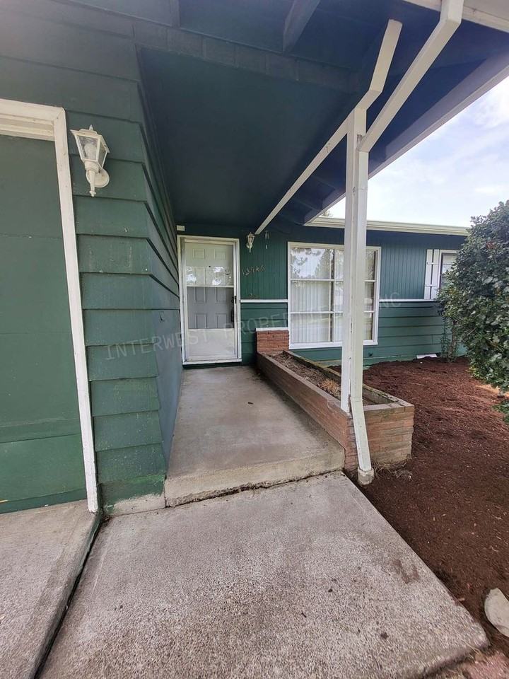 13946 Ne Knott St - Photo 5 of 31