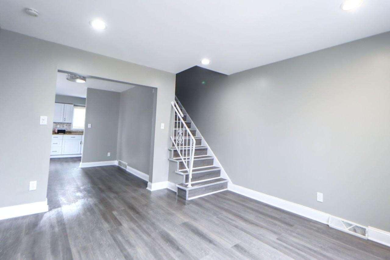 2502 E 140th Pl - Photo 3 of 11