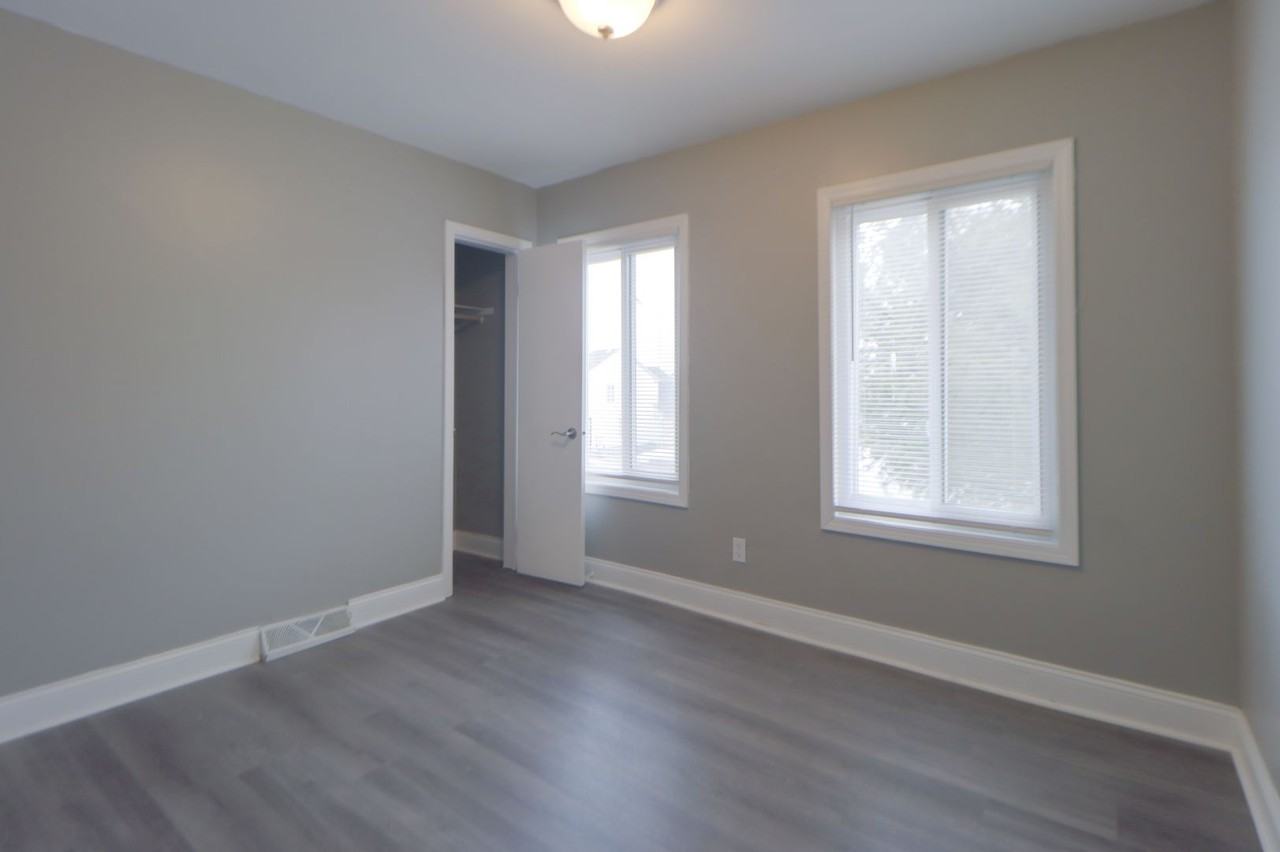 2502 E 140th Pl - Photo 4 of 11