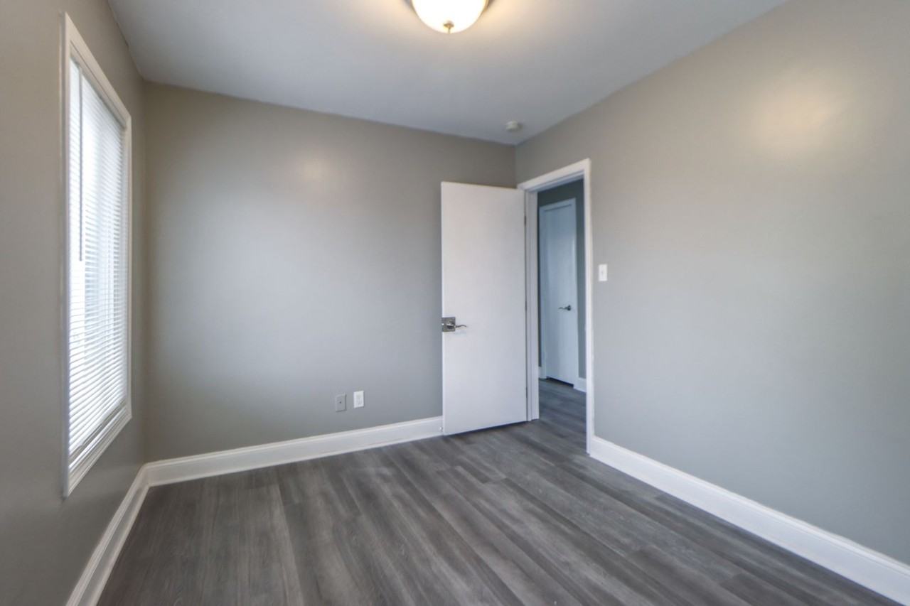 2502 E 140th Pl - Photo 5 of 11