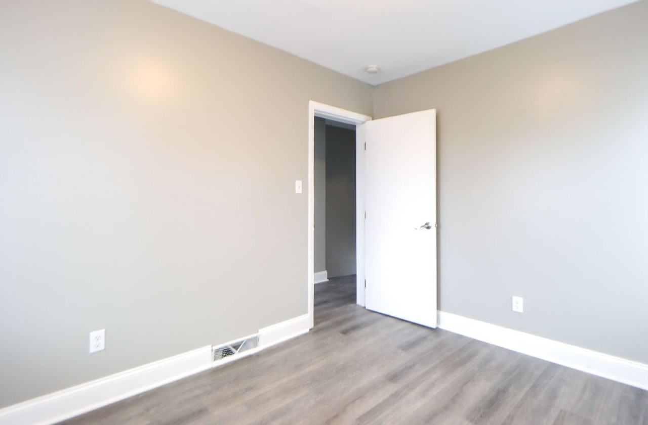 2502 E 140th Pl - Photo 6 of 11