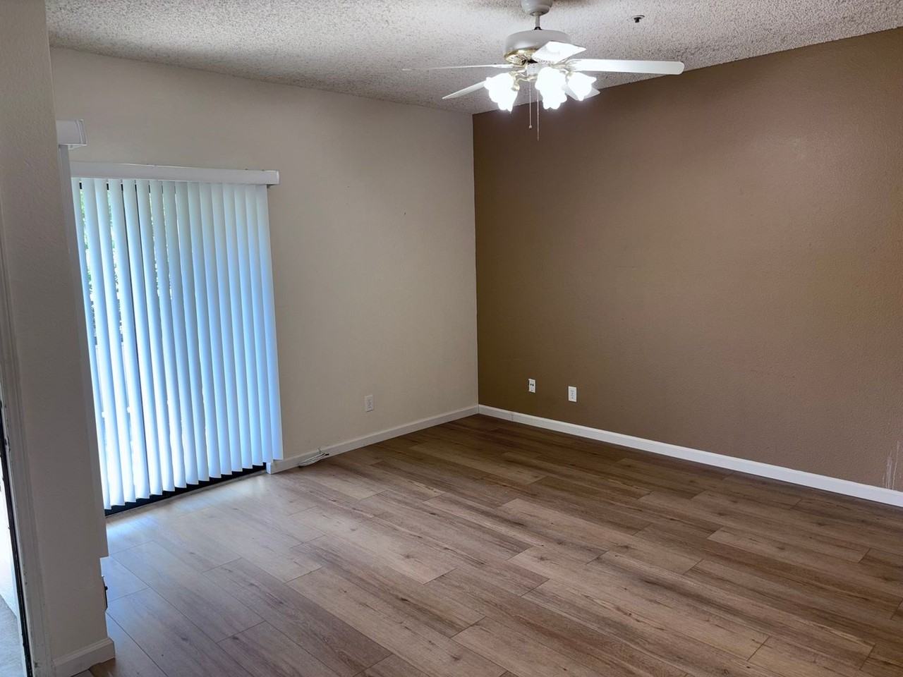 1201 Glen Cove Pkwy - Photo 7 of 40