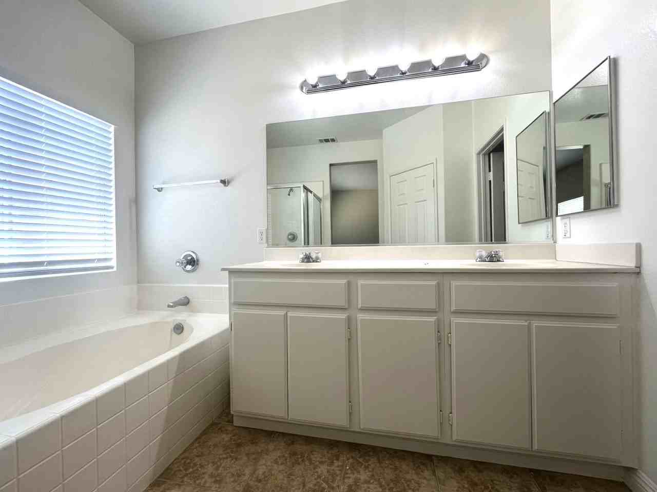 11737 Trailwood St - Photo 5 of 13