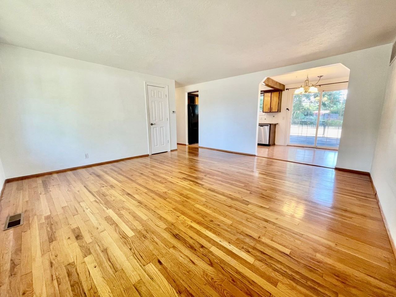 15041 Se Millmain Dr - Photo 2 of 30