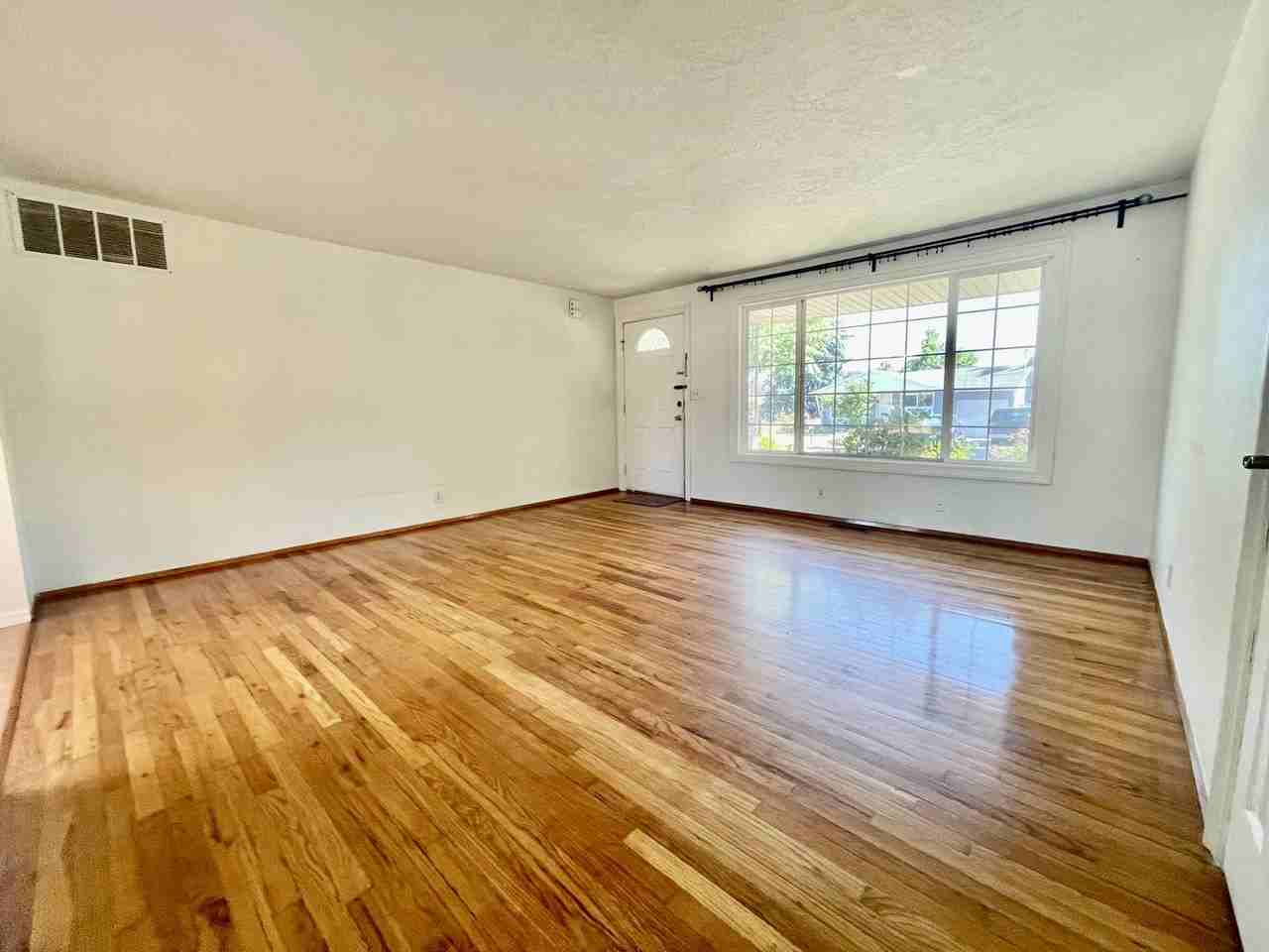 15041 Se Millmain Dr - Photo 3 of 30