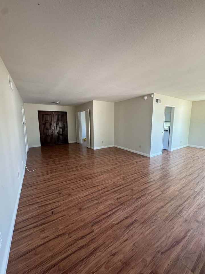 3061 Rollings Ave - Photo 4 of 16